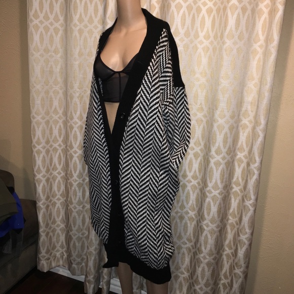 Long Black & White Cardigan w/ pockets - Picture 2 of 2